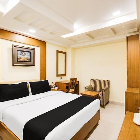 Super Townhouse Oak Alandur Near Chennai Airport Formerly Vijay Park Extérieur photo