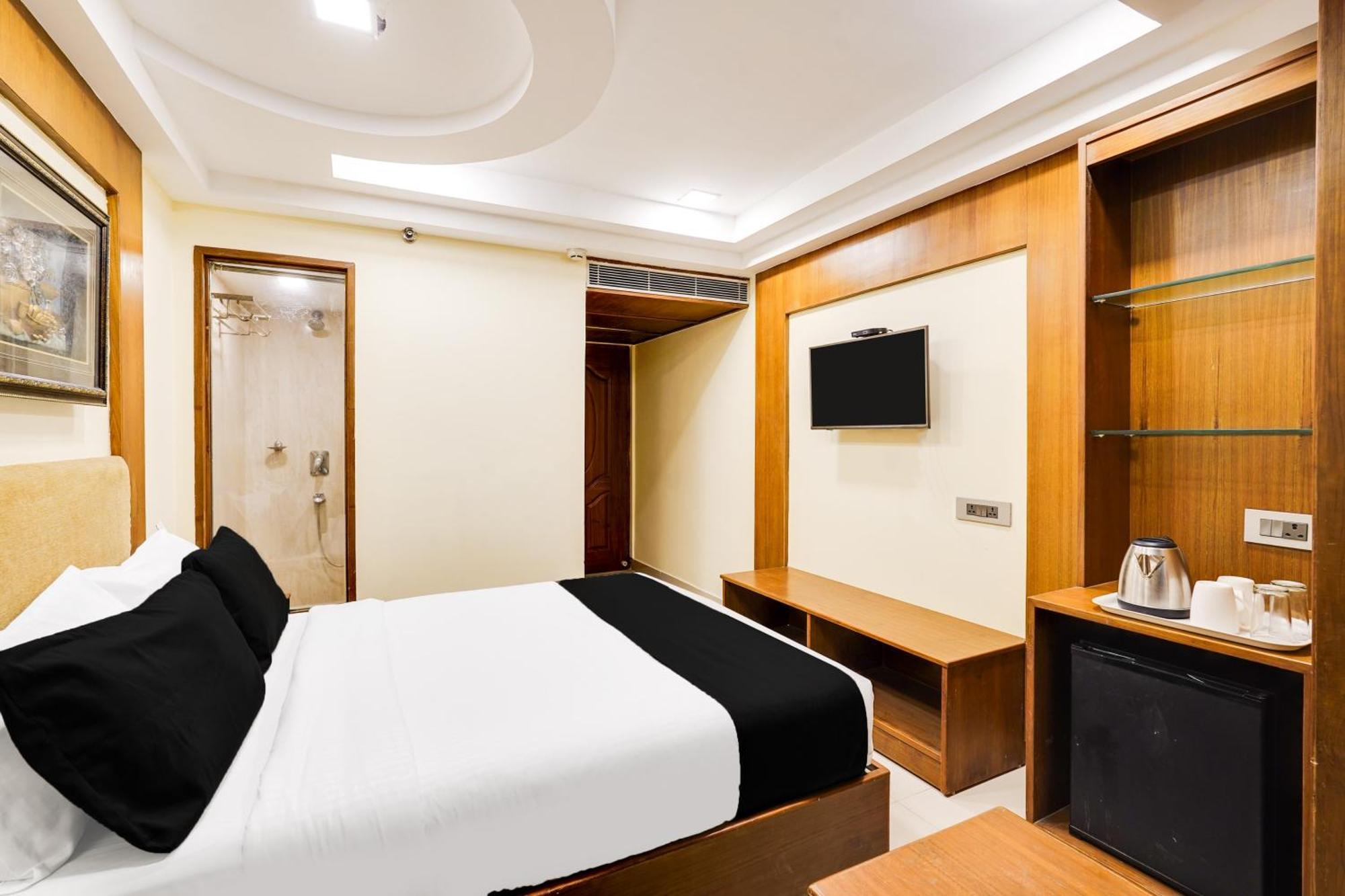 Super Townhouse Oak Alandur Near Chennai Airport Formerly Vijay Park Extérieur photo