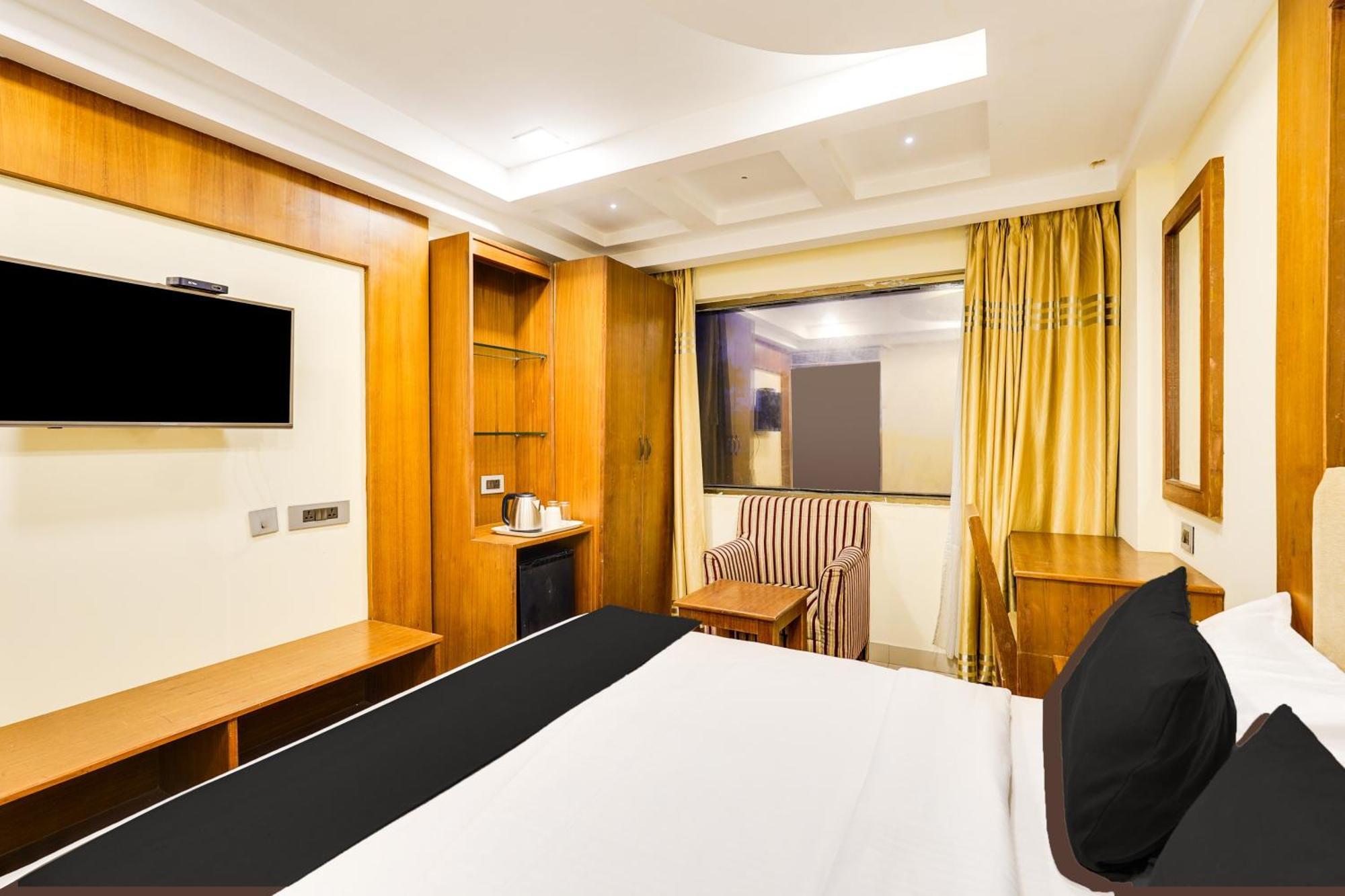 Super Townhouse Oak Alandur Near Chennai Airport Formerly Vijay Park Extérieur photo