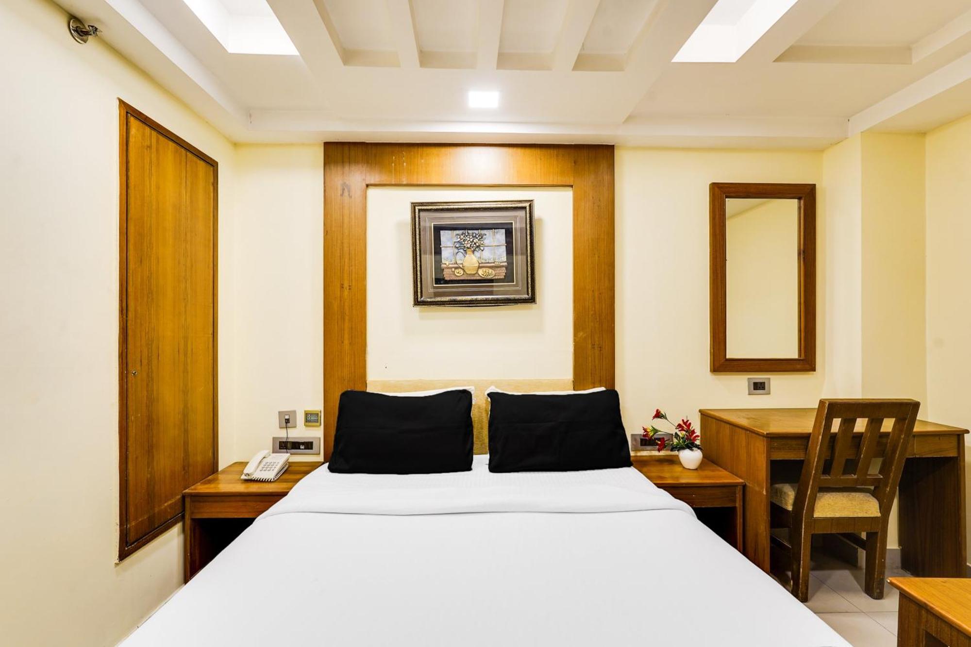 Super Townhouse Oak Alandur Near Chennai Airport Formerly Vijay Park Extérieur photo