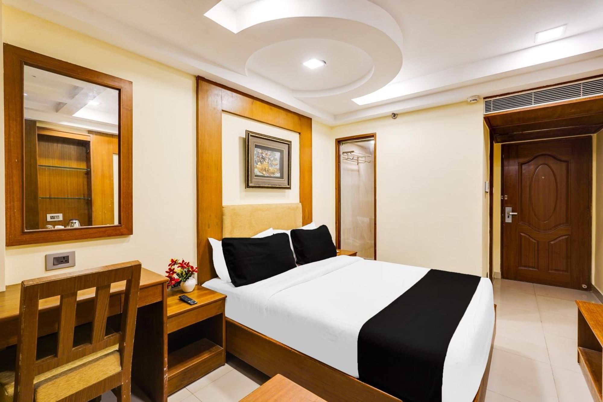 Super Townhouse Oak Alandur Near Chennai Airport Formerly Vijay Park Extérieur photo