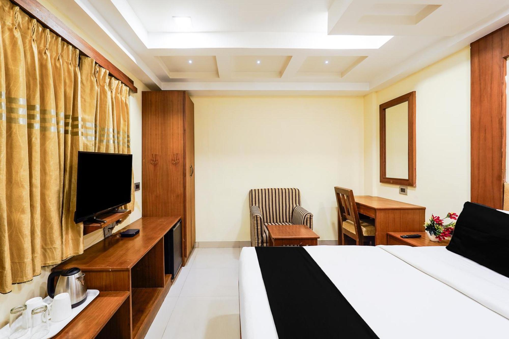 Super Townhouse Oak Alandur Near Chennai Airport Formerly Vijay Park Extérieur photo