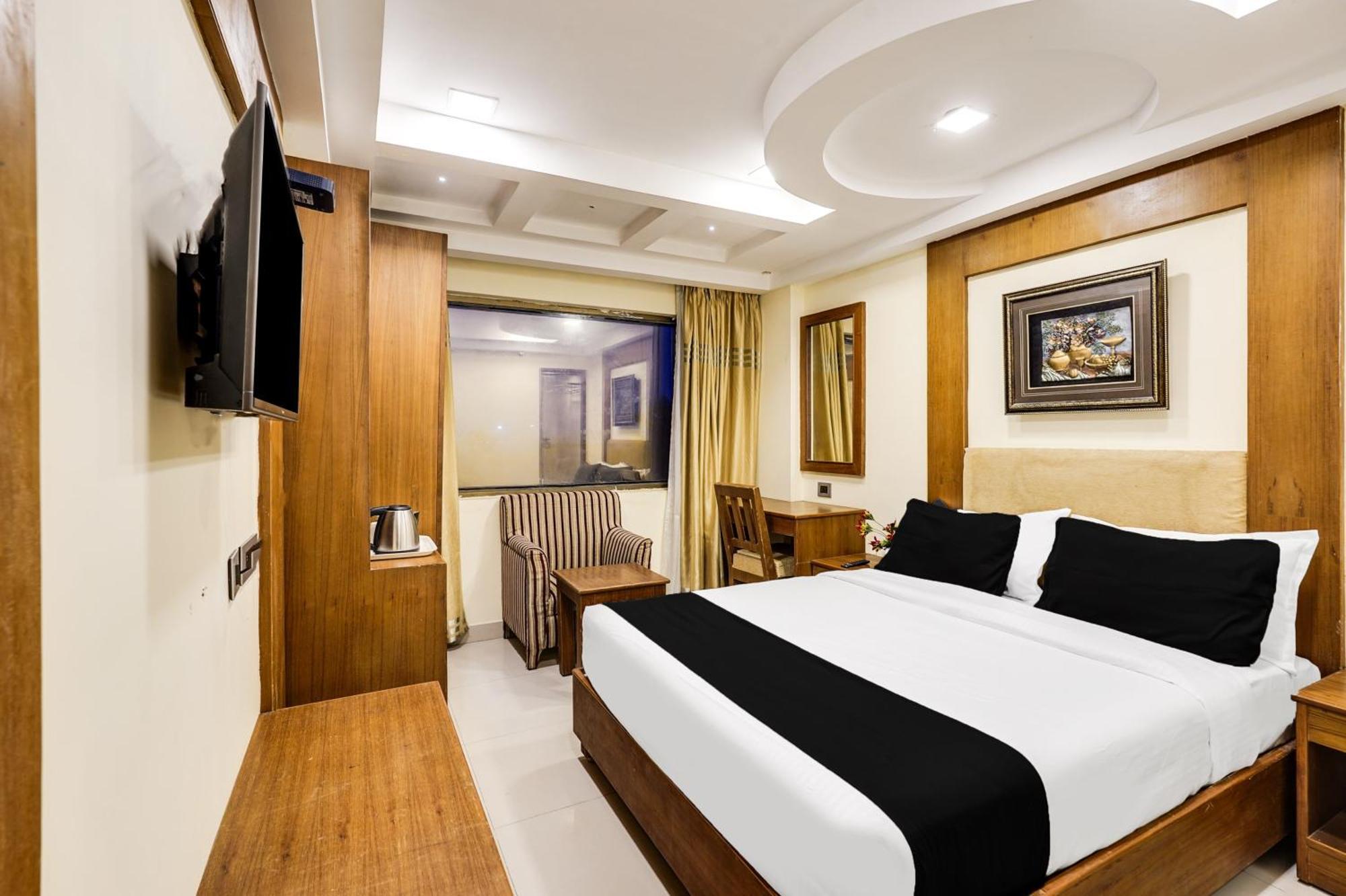 Super Townhouse Oak Alandur Near Chennai Airport Formerly Vijay Park Extérieur photo