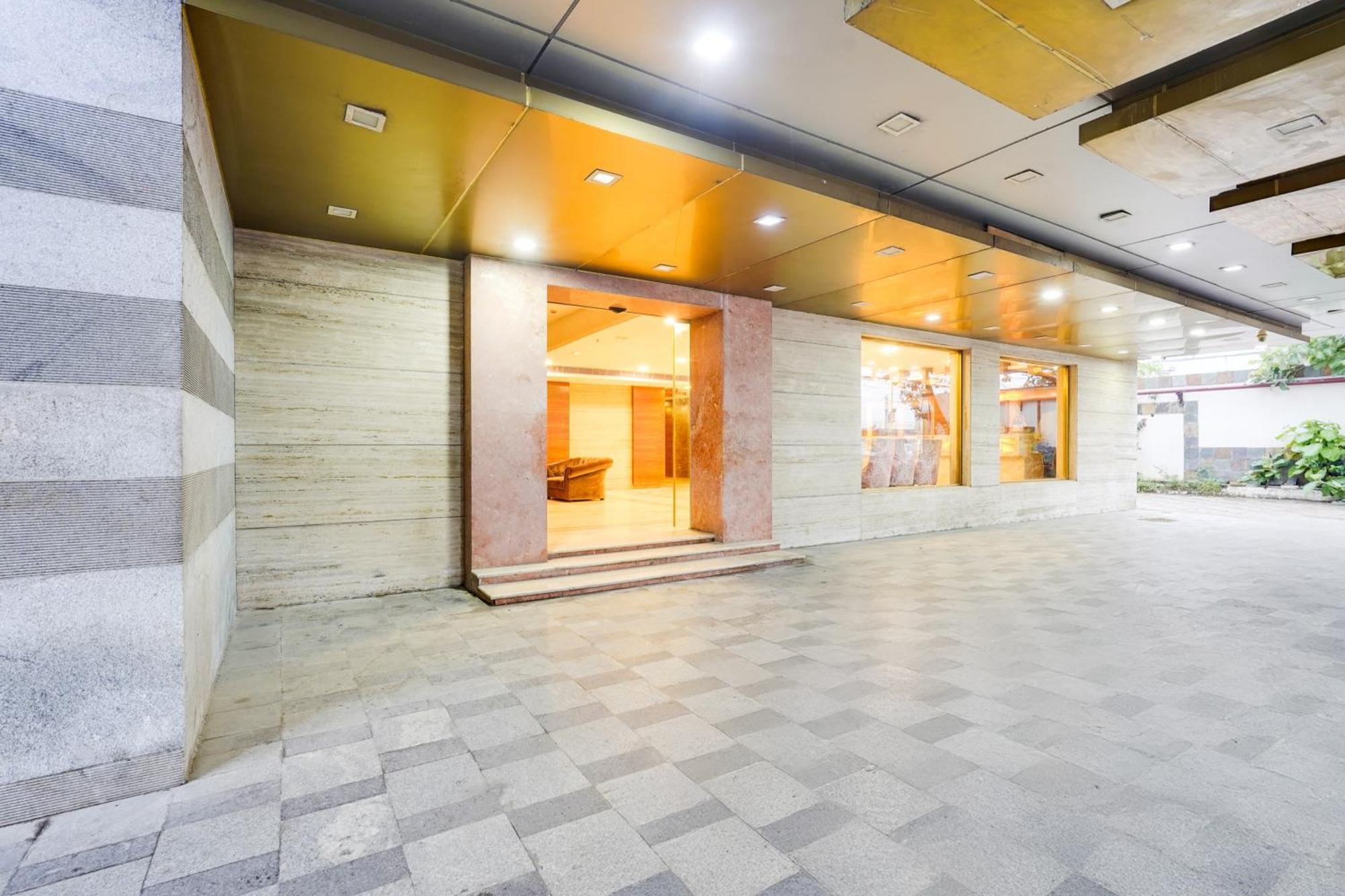 Super Townhouse Oak Alandur Near Chennai Airport Formerly Vijay Park Extérieur photo