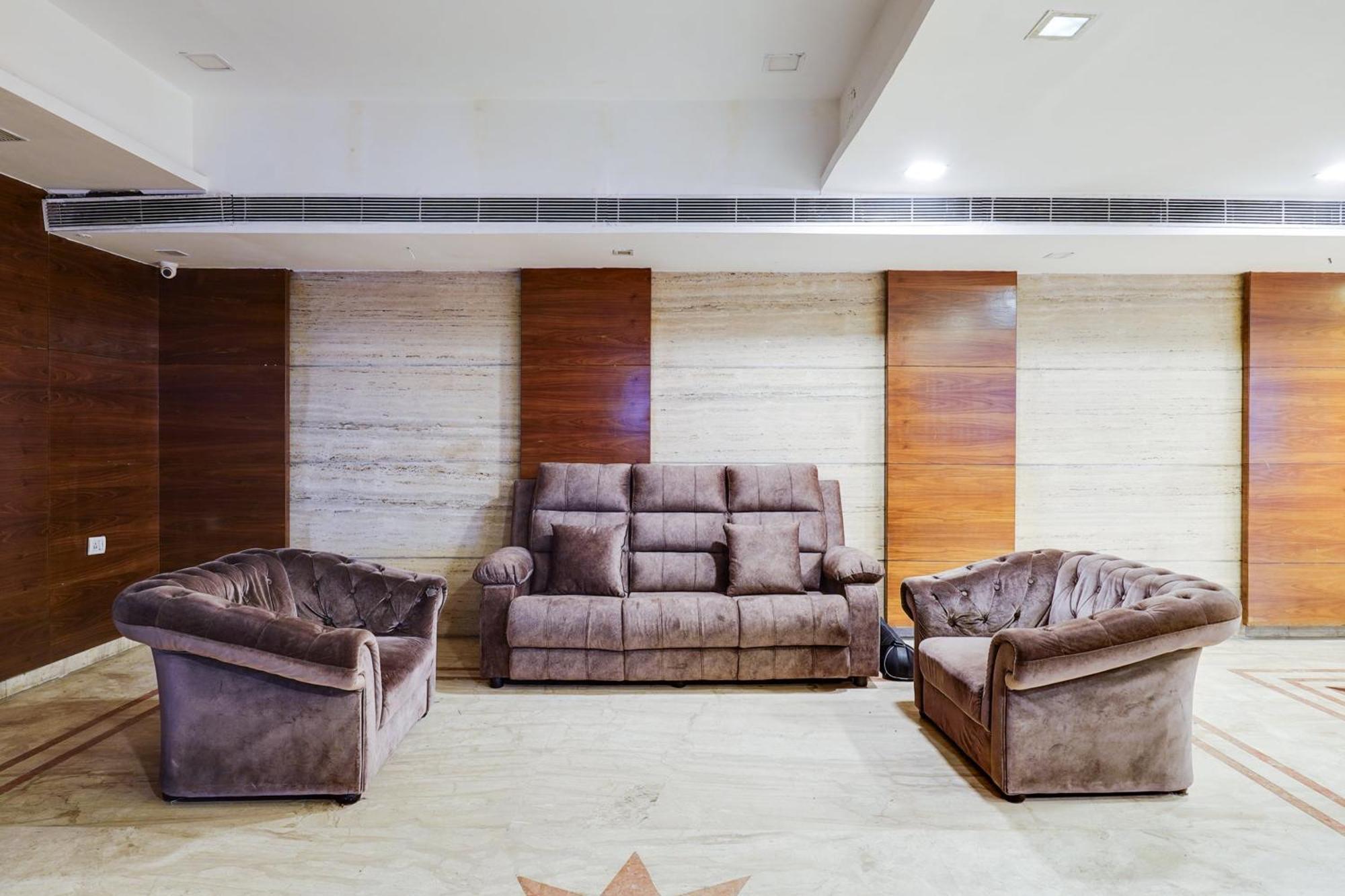 Super Townhouse Oak Alandur Near Chennai Airport Formerly Vijay Park Extérieur photo